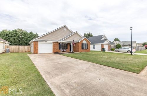 504 Falkirk Dr, Warner Robins, GA 31088-1273