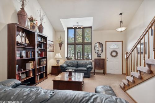 11740 Seagull Ln, Palos Heights, IL 60463-1046