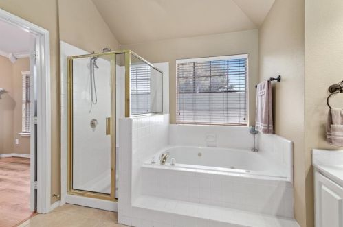 2311 Norwich Dr, Carrollton TX 75006-2632 exterior