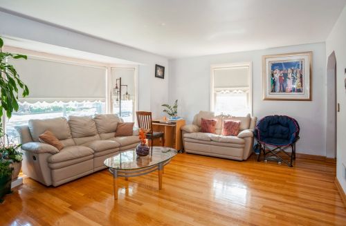2446 Jarvis Ave, Chicago, IL 60645-1616