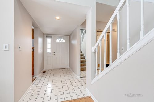 1311 Oakmeadow Ct, Wheeling, IL 60090-6939
