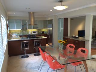 923 17th St, Santa Monica CA  90403-3238 exterior