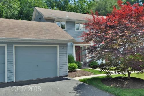 6 Macmillan Ct, Mahwah, NJ 07430-2025