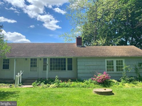 86 Extonville Rd, Trenton, NJ 08620-9722