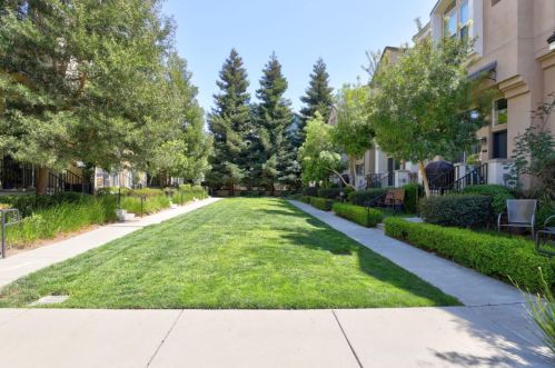 165 Bel Air Ct, Mountain View, CA 94043-6579