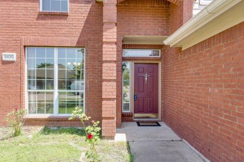 2400 Rushing Springs Dr, Fort Worth TX  76118-7759 exterior