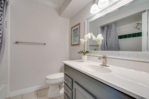 3817 Westminster Dr, Carrollton TX 75007-2465 exterior