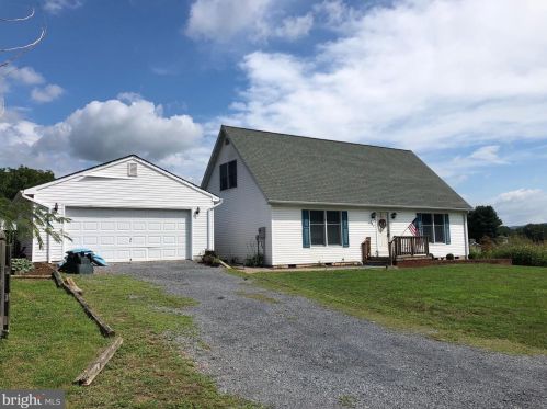 102 Massanutten St, Edinburg, VA 22824-9313