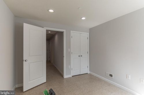 2033 4 St, Philadelphia PA 19122-1509 exterior