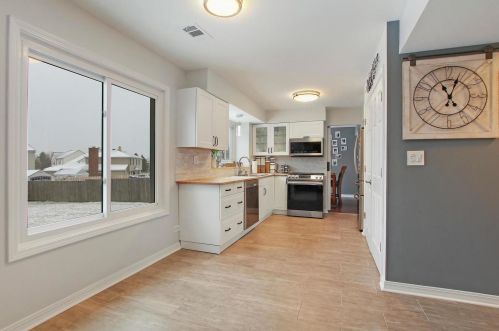 1078 Cliff View Ln, Carol Stream IL  60188-4633 exterior