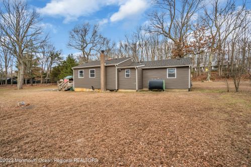 18 Francis Mills Rd, East Freehold NJ  07728-7944 exterior