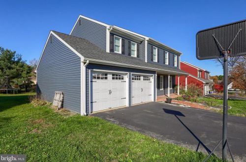 1551 Dunmore Dr, Lancaster PA  17602-1247 exterior