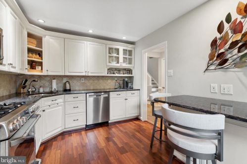 122 The Mews, Tavistock NJ 08033-1343 exterior