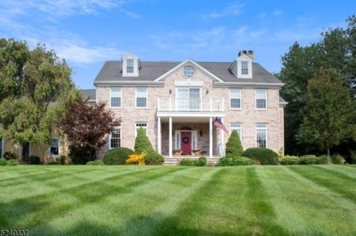 15 Chesterfield Dr, Chester, NJ 07930-2018