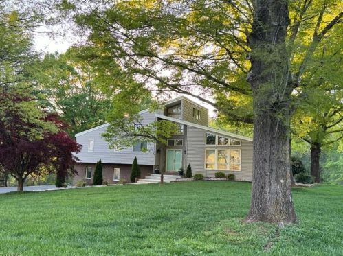157 Parker Rd, Mount Airy, NC 27030-9469