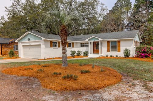 945 Cliffwood Dr, Mount Pleasant, SC 29464-2903