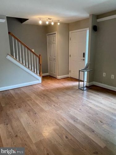 2424 Cloudcroft Sq, Herndon, VA 20191-1743