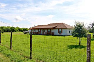 201 Roosevelt Rd, Donna, TX 78537-5200