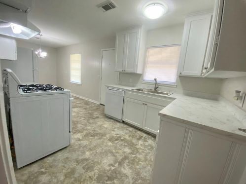 913 Wimberly St, Angleton TX  77515-3555 exterior