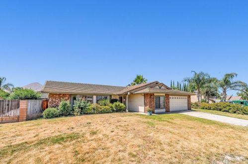 602 Sweetser Dr, Riverside, CA 92507-1809