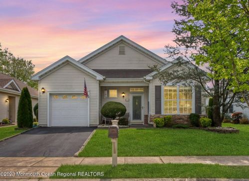 38 Kirkby Ln, Lakehurst, NJ 08759-6674