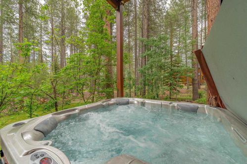 10656 Alder Creek Rd, Truckee CA  96161-2528 exterior