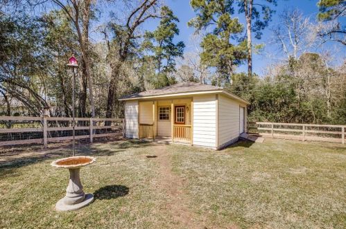 2433 Coachlight Ln, Conroe TX  exterior