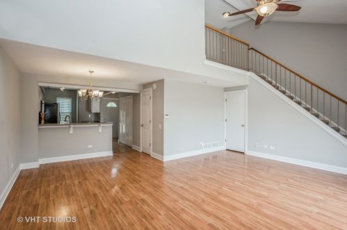23 Shag Bark Ln, Streamwood, IL 60107-6647