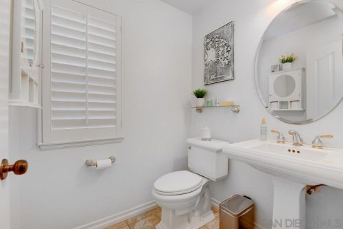 4307 Meadow Spring Way, Oceanside CA  92057-6536 exterior