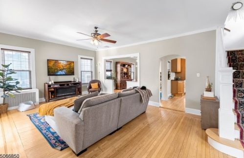 71 Elm Pl, Nutley, NJ 07110-1201