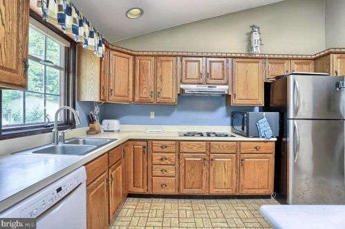 2122 Walnut Bottom Rd, Carlisle PA 17015-9122 exterior