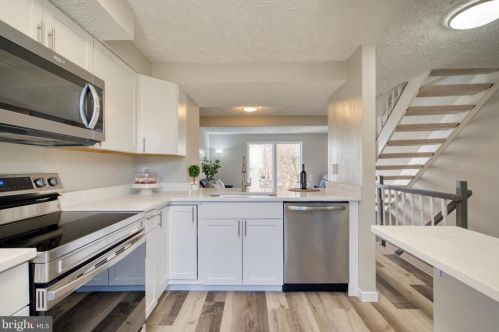 8359 Bark Tree Ct, Springfield VA  22153-3832 exterior