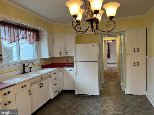 56 Mandl St, Trenton NJ  08619-3604 exterior