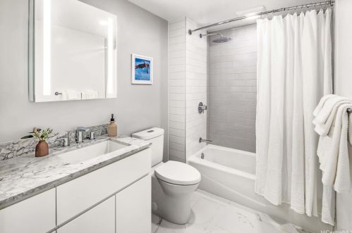 987 Queen St, Honolulu HI  96814-4118 exterior