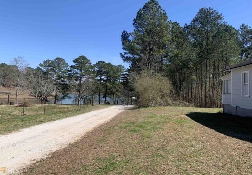 1689 Four Notch Rd, Carrollton, GA 30116-4604