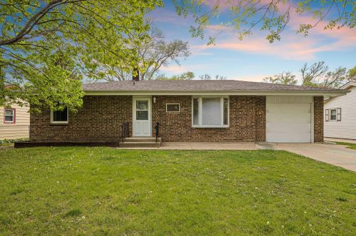 3351 Tannenbaum Ln, Rockford, IL 61109-2452