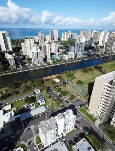 509 University Ave, Honolulu HI  96826-5001 exterior