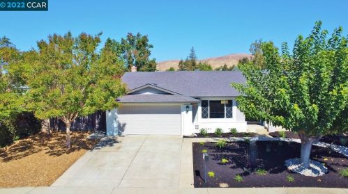 5209 Jomar Dr, Concord CA  94521-2341 exterior