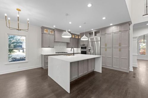 695 Highland Oaks Dr, Atlanta GA  30331-9210 exterior