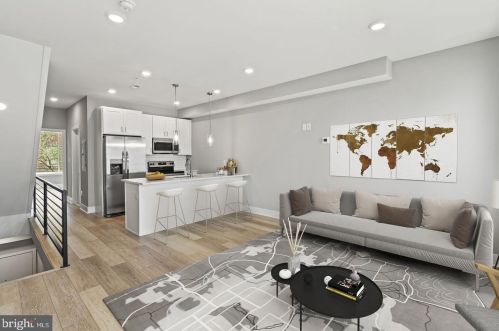 2114 8th St, Philadelphia, PA 19122-1312