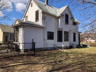 1044 Burns Ave, Saint Paul MN  55106-6704 exterior