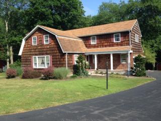 31 Teak Rd, Wayne, NJ 07470-2754
