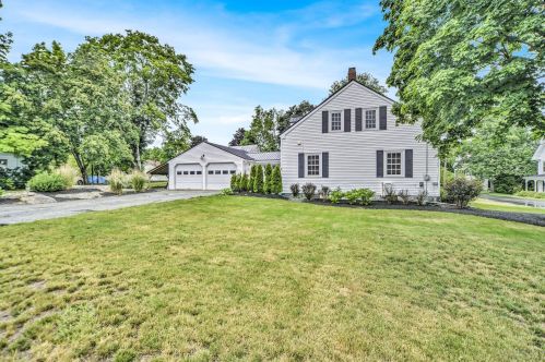 23 Gardiner St, Richmond, ME 04357-1345