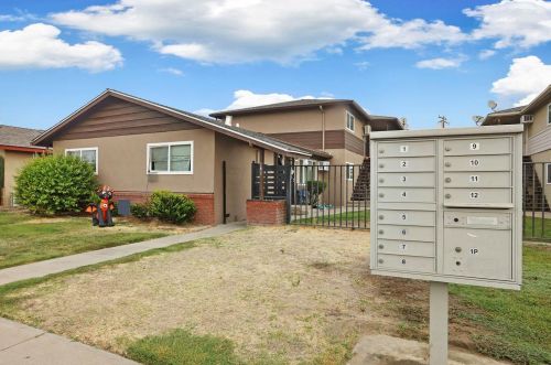 141 Starr Ave, Turlock, CA 95380-3357