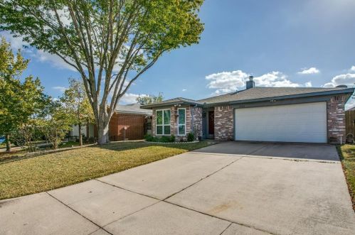 5729 Stone Meadow Ln, Fort Worth, TX 76179-3739