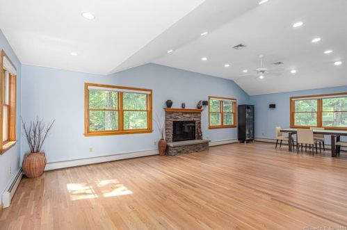 15 Sunset Hill Rd, Wilton CT  06897-4925 exterior