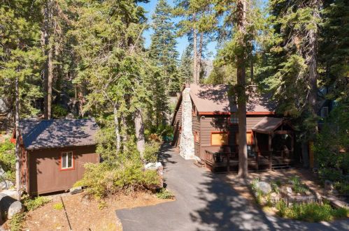 15805 Conifer Dr, Truckee, CA 96161-3405