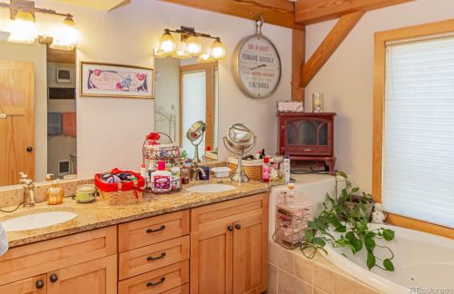 136 Arapahoe, Woodland Park CO 80863-8952 exterior