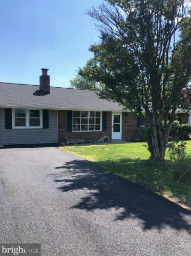1103 Laurel St, Woodbridge, VA 22191-3225