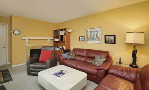 303 Redwing Dr, Bannockburn IL  60015-3684 exterior